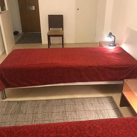 Renovated Two In Centre With Amenities * 라우마