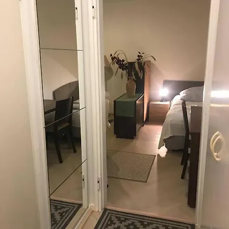 아파트 Renovated Two In Centre With Amenities