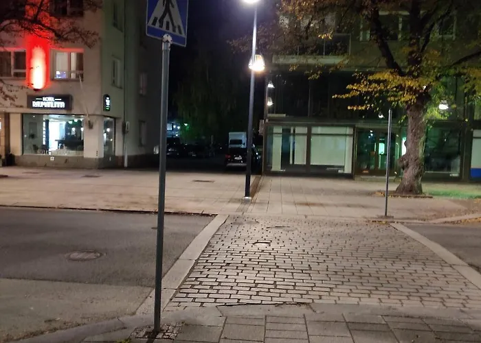 Renovated Two In Centre With Amenities Lägenhet