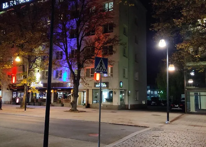 Renovated Two In Centre With Amenities Lägenhet *